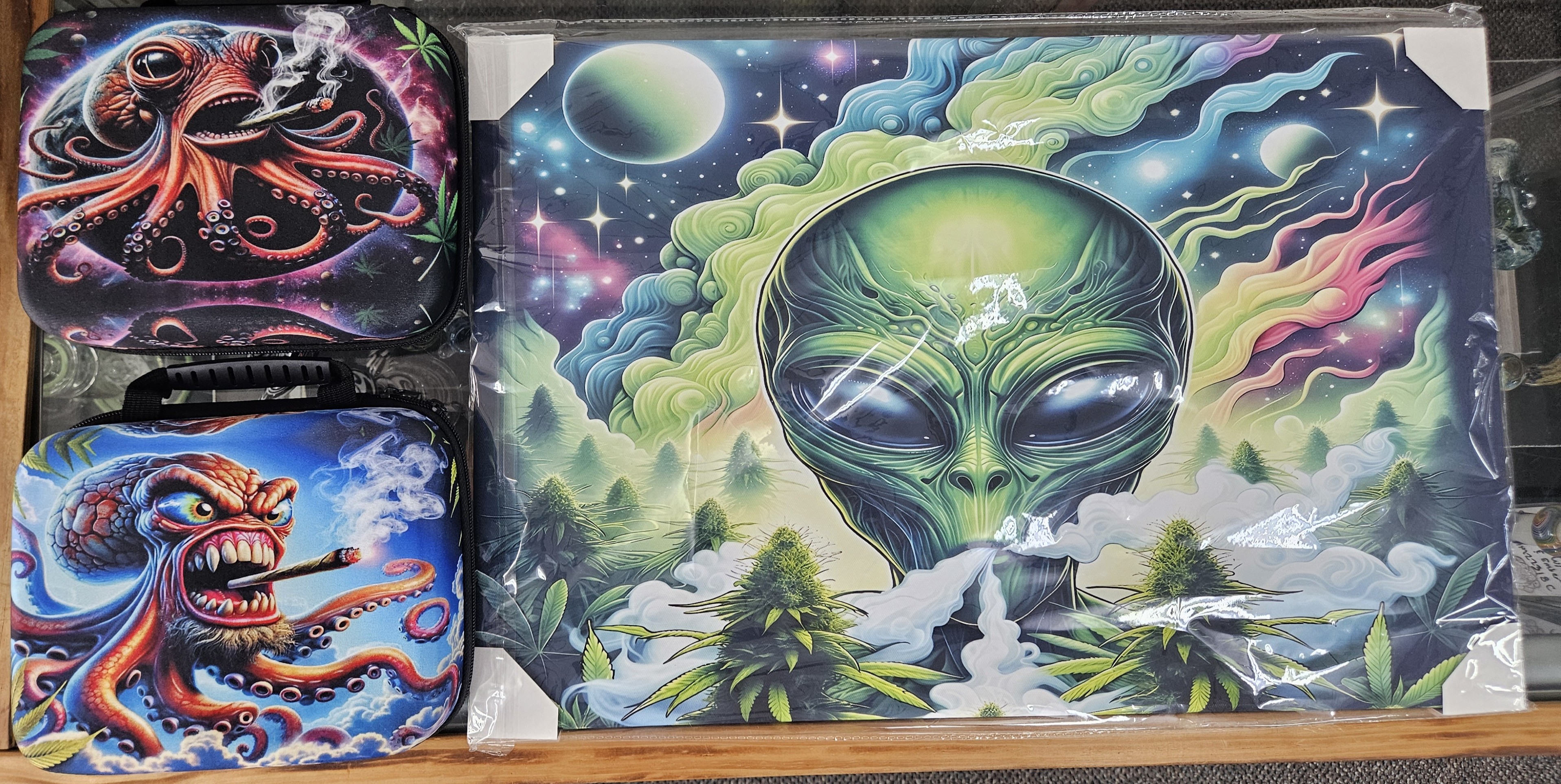 Art Posters and Travel Kits Smoking Hot Deals